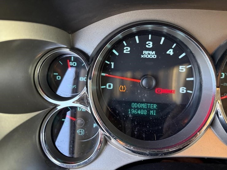 2013-chevrolet-2500-image-11