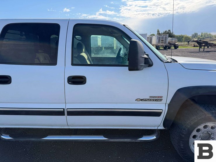 2002-chevrolet-silverado-2500hd-image-26