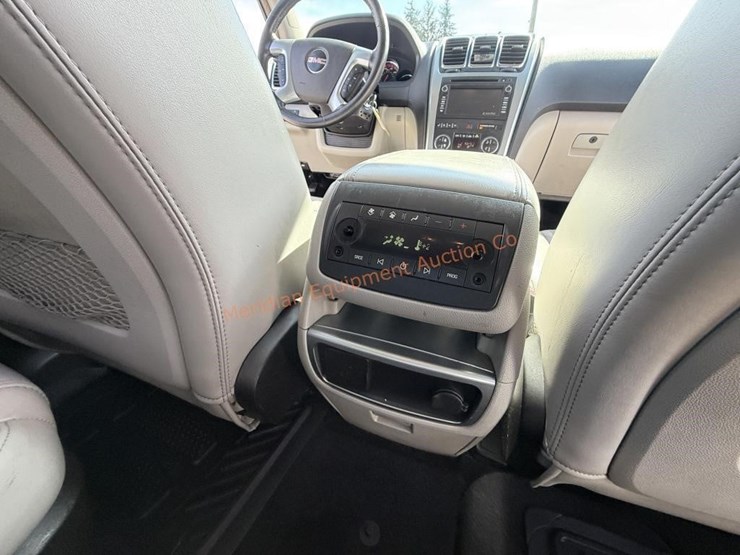 2016-gmc-acadia-slt-image-30