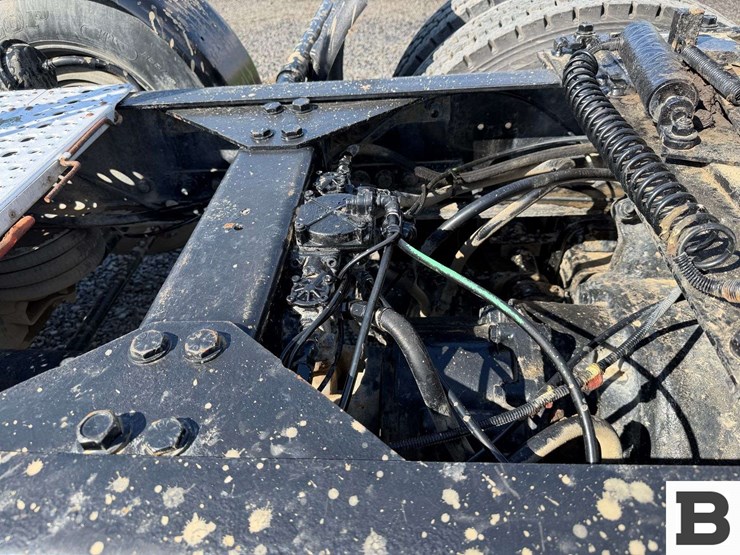 2012-freightliner-cascadia-125-image-23