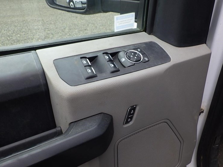 2020-ford-f550-image-31