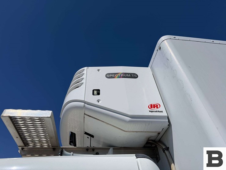 2009-freightliner-m2-box-van-truck-image-10