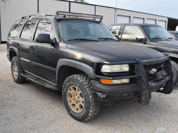 2004-chevrolet-tahoe-image-2