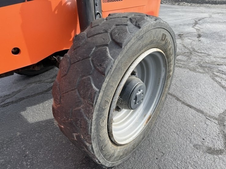 2015-sky-trak-8042-image-15