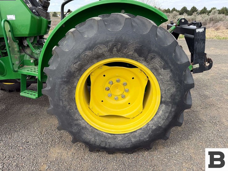 2015-john-deere-5075e-image-29