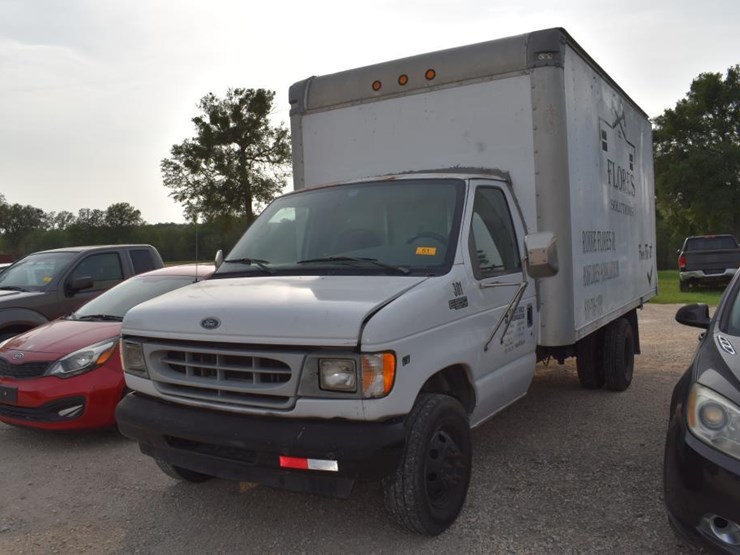 2002-ford-e350-image-1