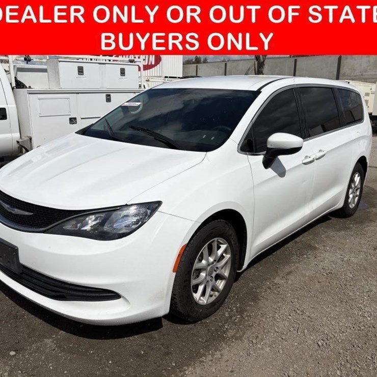 2020 CHRYSLER VOYAGER