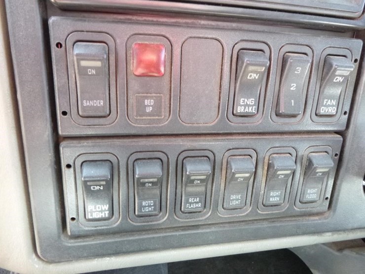 2009-international-7600-image-15