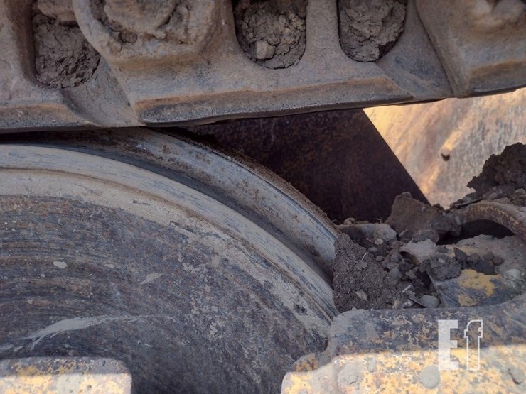 2008-deere-750j-lt-image-16