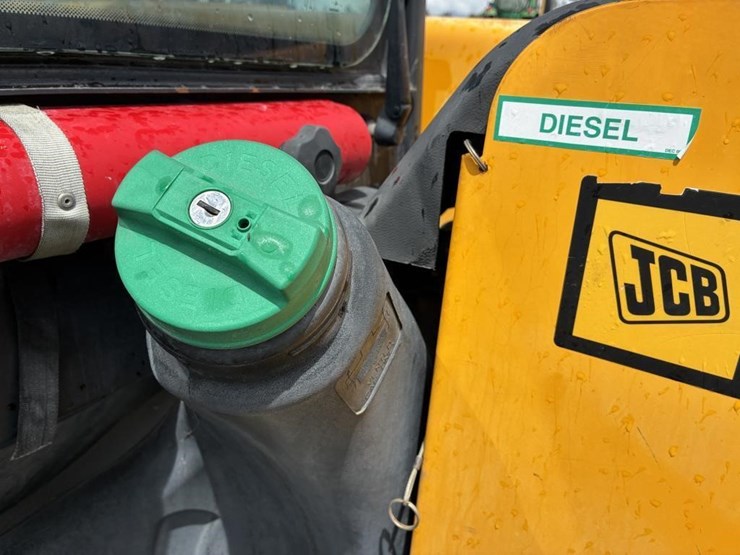 2015-jcb-525-image-12