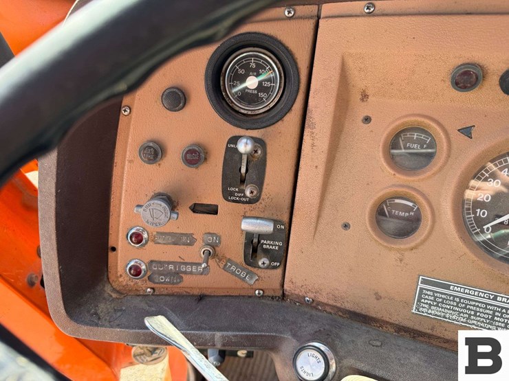 1979-ford-800-image-51