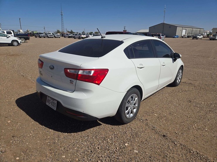 2013-kia-rio-lx-sedan-4d-image-3