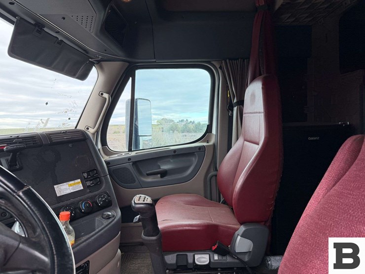 2018-freightliner-cascadia-125-image-56
