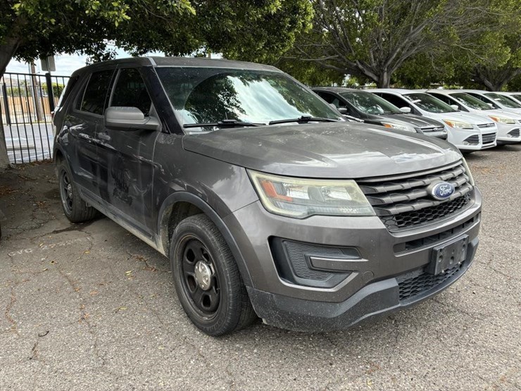 2016-ford-explorer-image-2