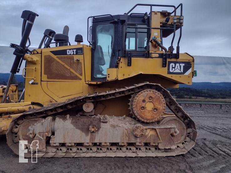 2015-caterpillar-d6t-xl-image-15