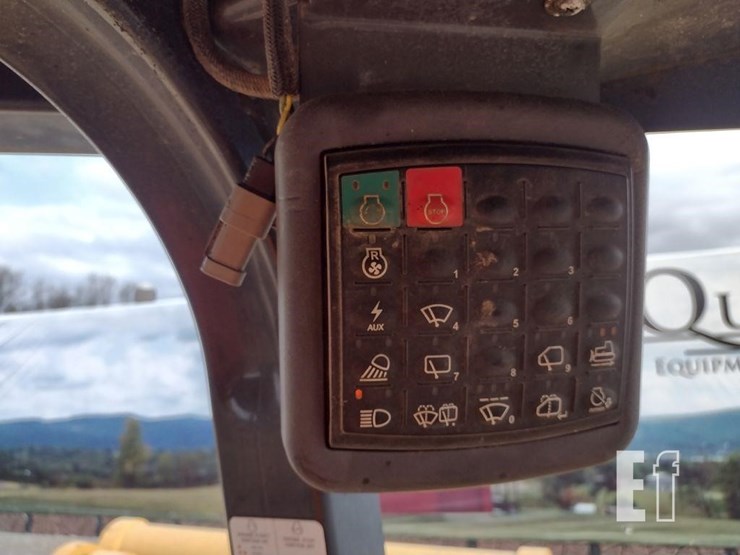 2013-deere-700k-lgp-image-13