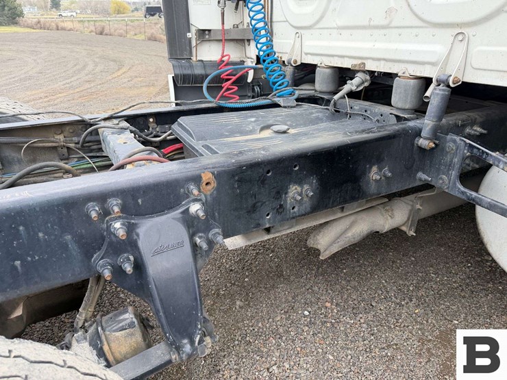 2018-freightliner-cascadia-125-image-36