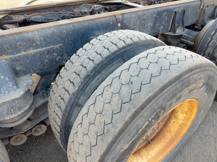 2002-kenworth-t800-image-23