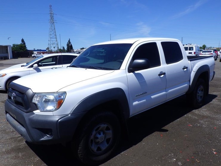 2015-toyota-tacoma-image-1