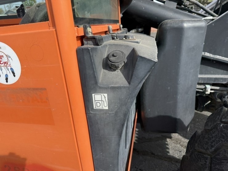 2015-jlg-g9-43a-image-17