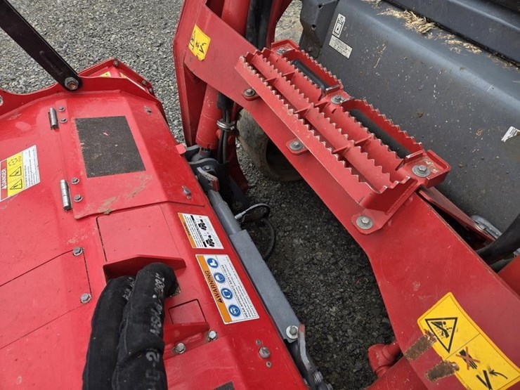 2022-takeuchi-tl12-image-11