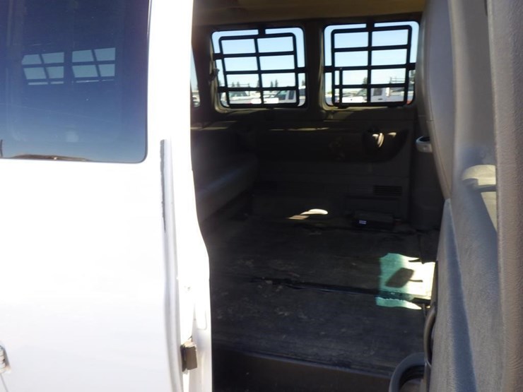 2015-chevrolet-express-3500-image-7