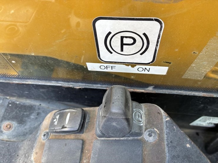 2015-jcb-525-image-20