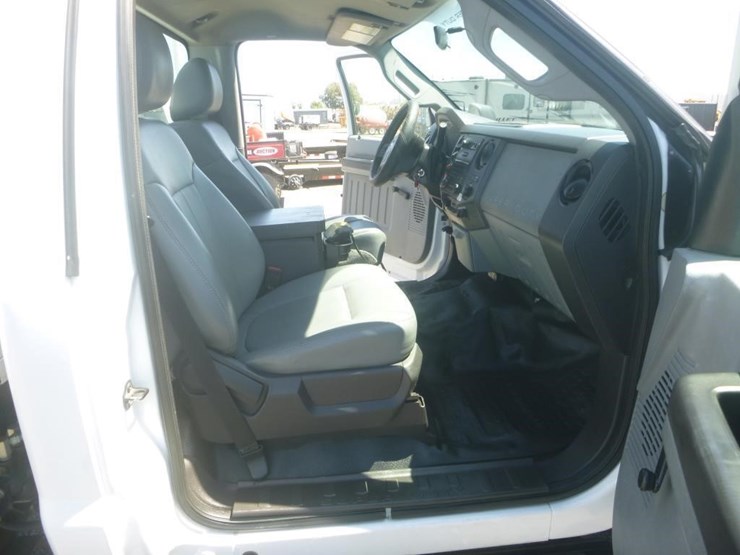 2011-ford-f550-image-16