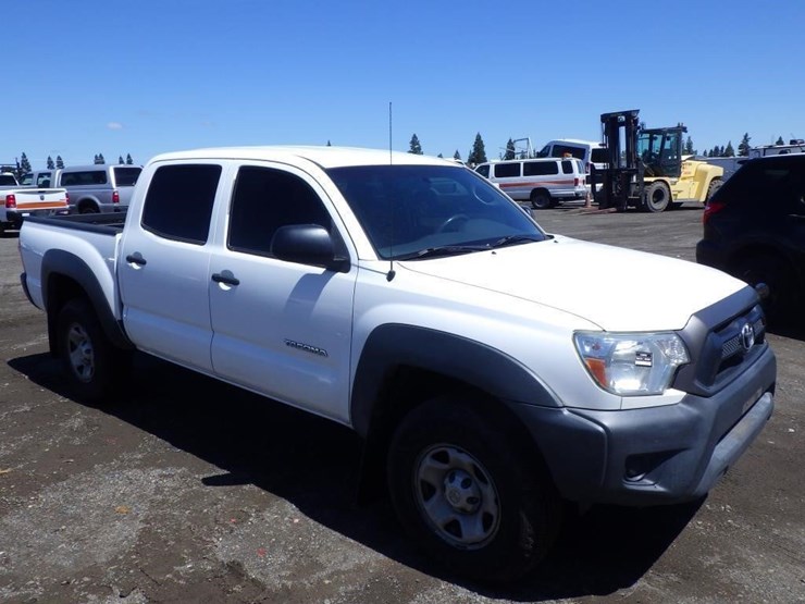 2015-toyota-tacoma-image-2