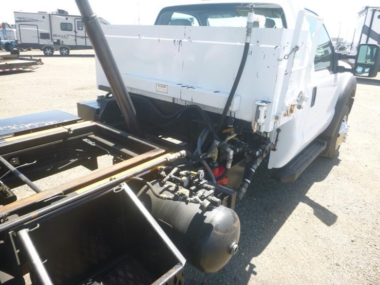 2011-ford-f550-image-11