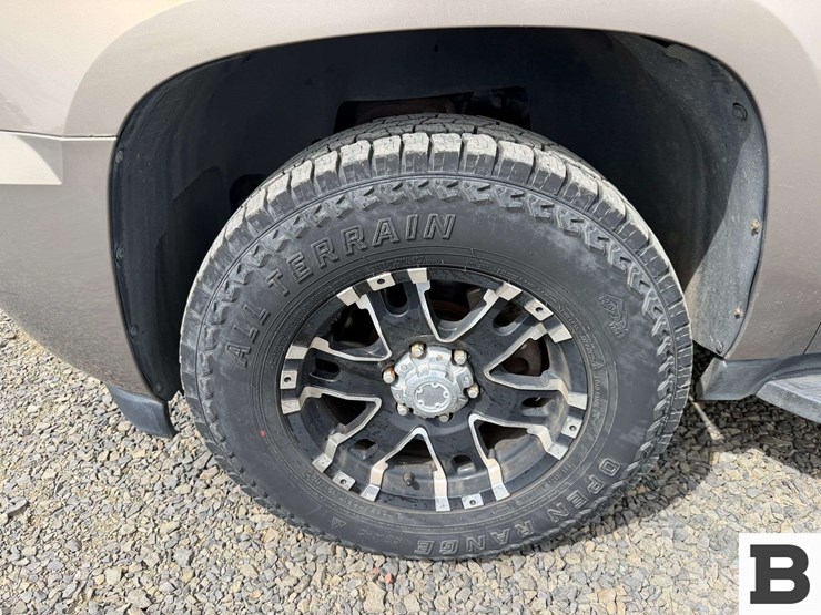 2007-chevrolet-suburban-1500-image-10