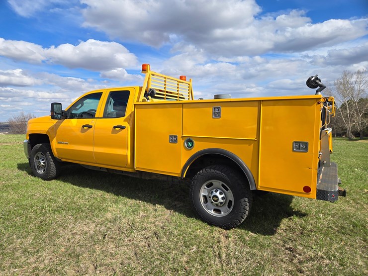 2016-chevrolet-2500-image-3