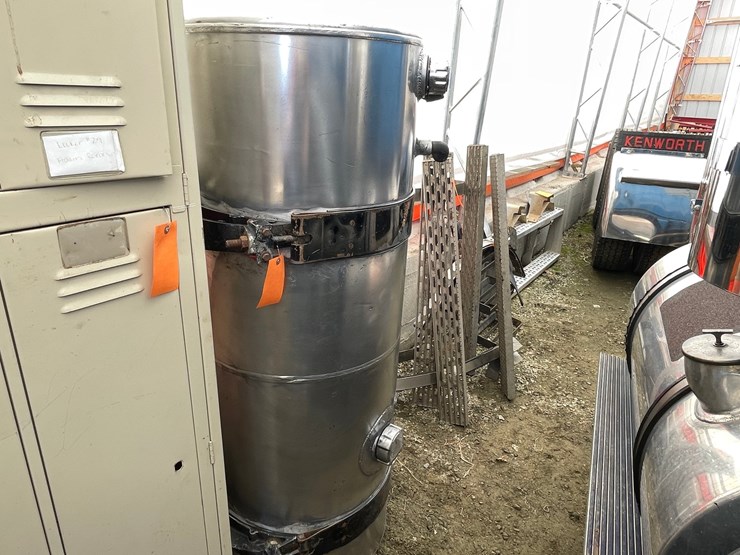#10381-•-freightliner-stainless-steel-fuel/oil-combo-tank-image-2