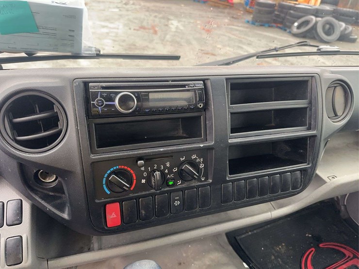 2020-hino-195-image-23