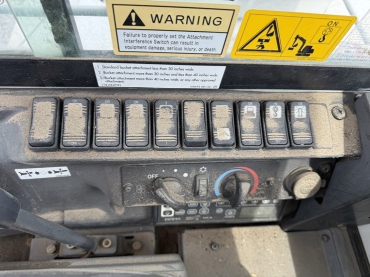 2016-takeuchi-tb280fr-image-46