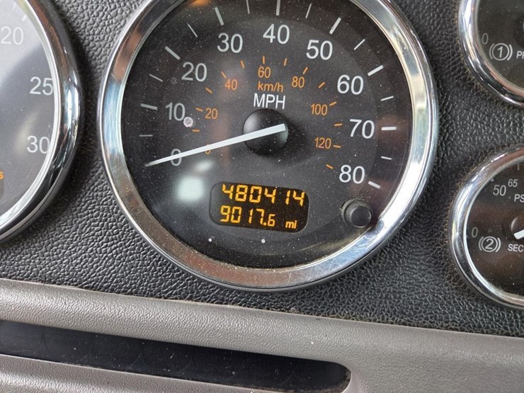 2016-peterbilt-367-image-22