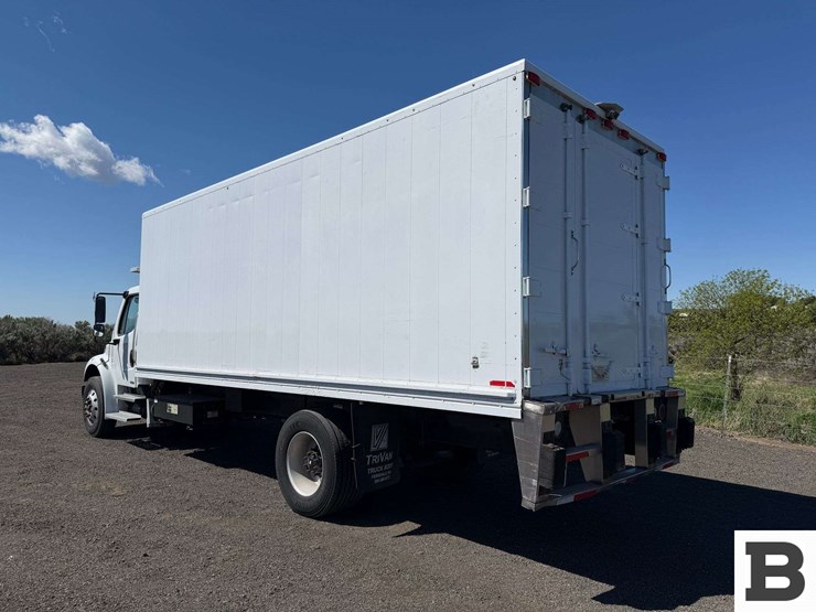 2009-freightliner-m2-box-van-truck-image-3