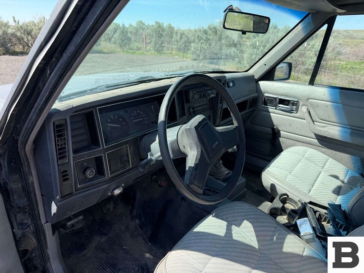 1989-jeep-comanche-pickup-image-26