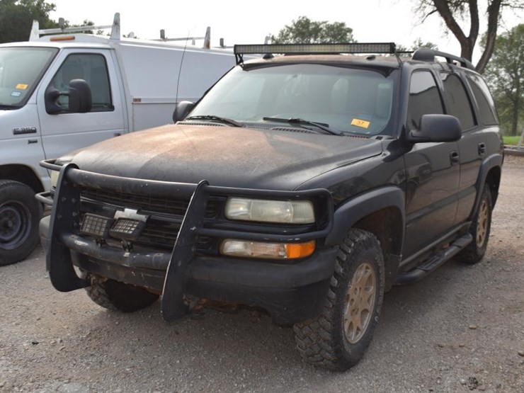 2004-chevrolet-tahoe-image-1