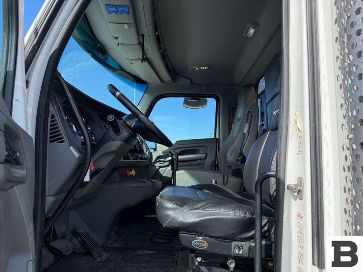 2017-kenworth-t880-image-58