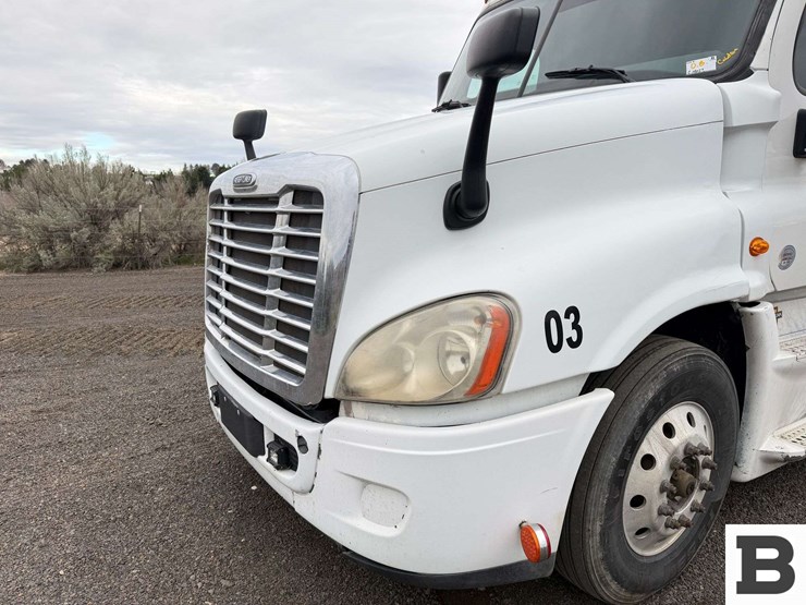 2018-freightliner-cascadia-125-image-9