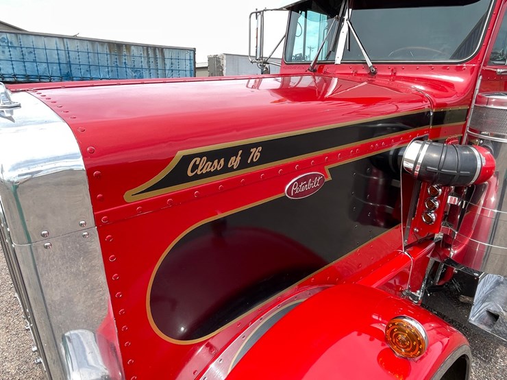 1976-peterbilt-359-image-14