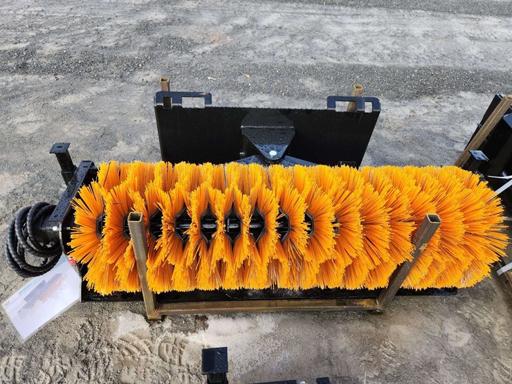 future-ft-vr59-skid-steer-sweeper-image-1