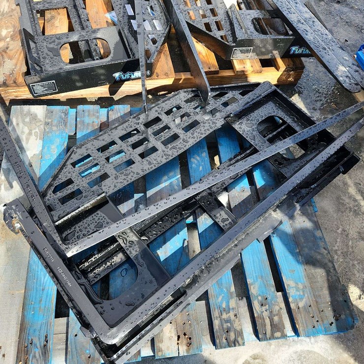 FUTURE FT-DHC Skid Steer Forks