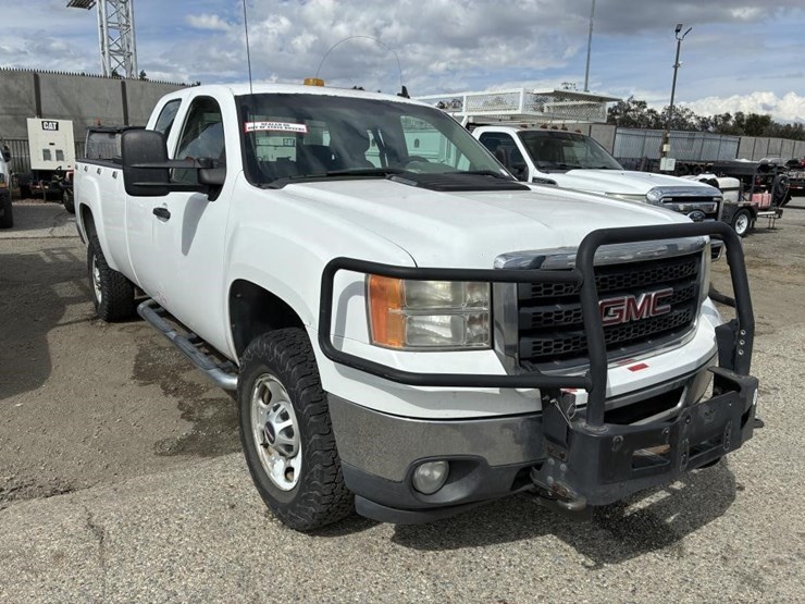 2012-gmc-sierra-2500-image-2