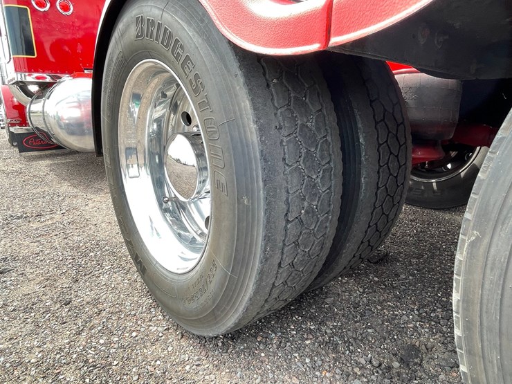 1976-peterbilt-359-image-39