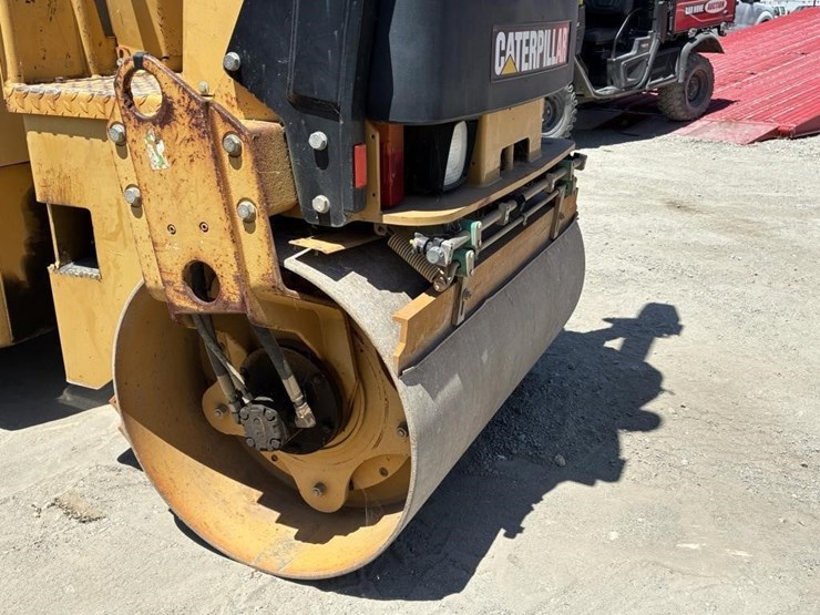 2009-caterpillar-cb24-image-8