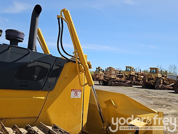 2005-komatsu-d65ex-15-image-12