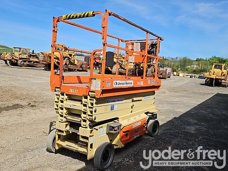 2016-jlg-3246e-image-4