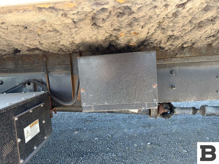 2009-freightliner-m2-box-van-truck-image-18